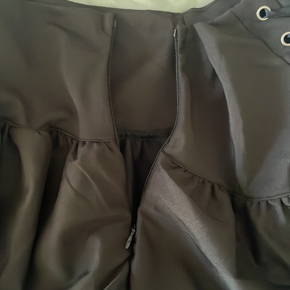 Black skirt - Picture 3 of 3